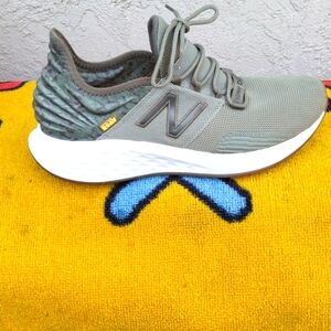 New Balance Women's Fresh Foam Roav Running shoes........